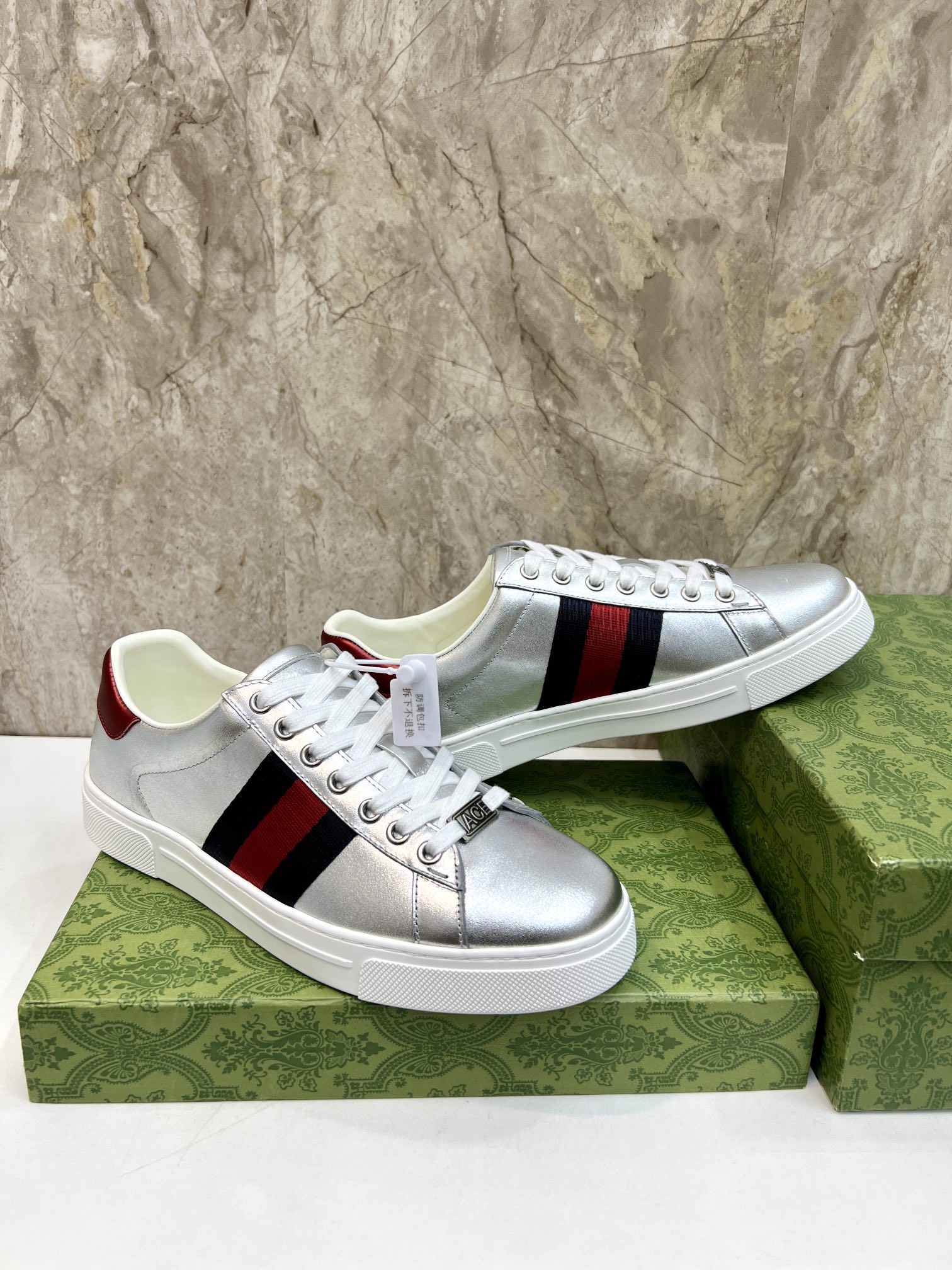 Gucci_Sneakers_Silvery